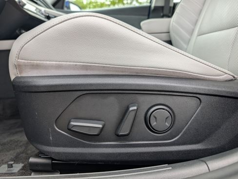 Used 2023 Hyundai Elantra Limited FWD image 21