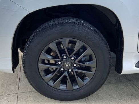 Used 2021 Lexus GX 460 Premium w/ Premium Package image 9