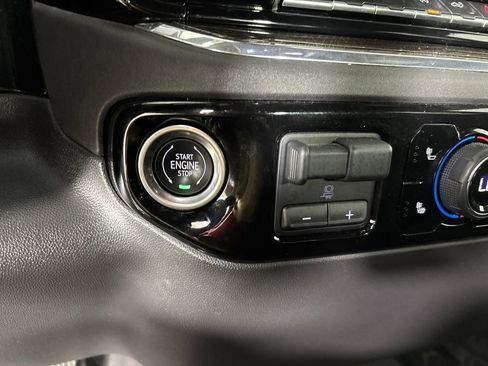 Used 2023 Chevrolet Silverado 1500 LT AWD/4WD image 19