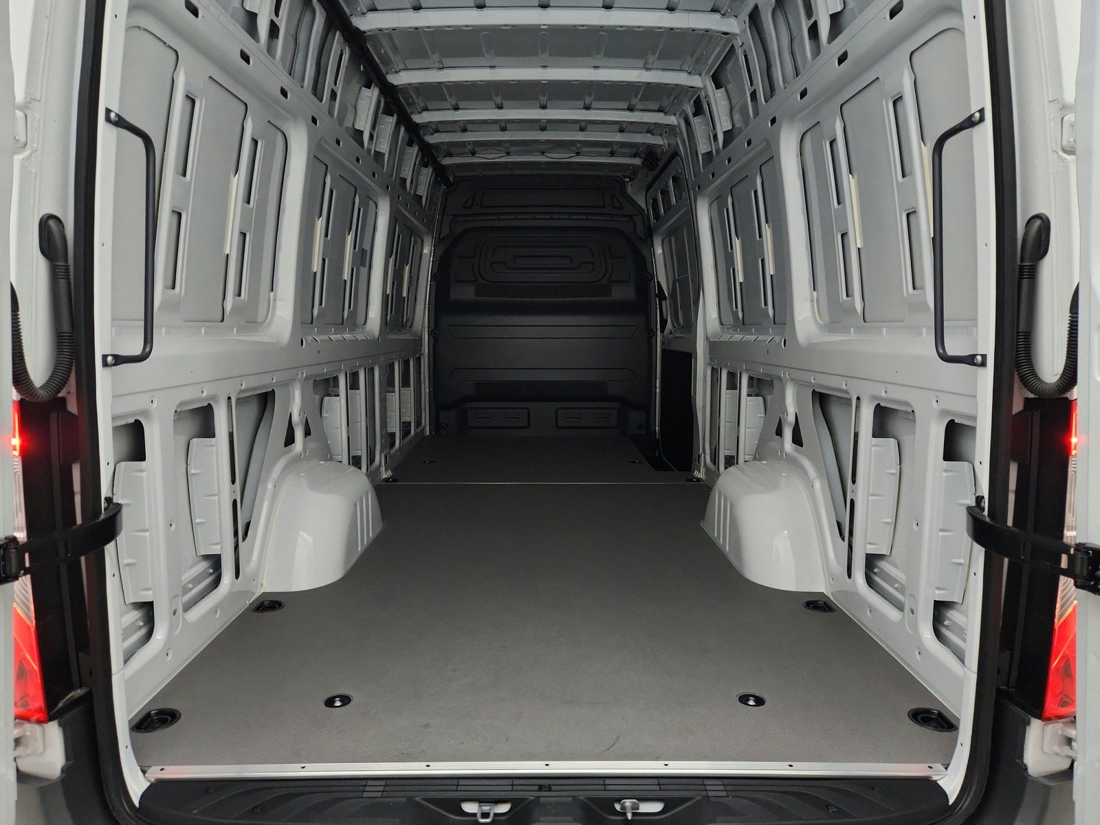 New 2025 Mercedes-Benz eSprinter 170 Cargo image 25