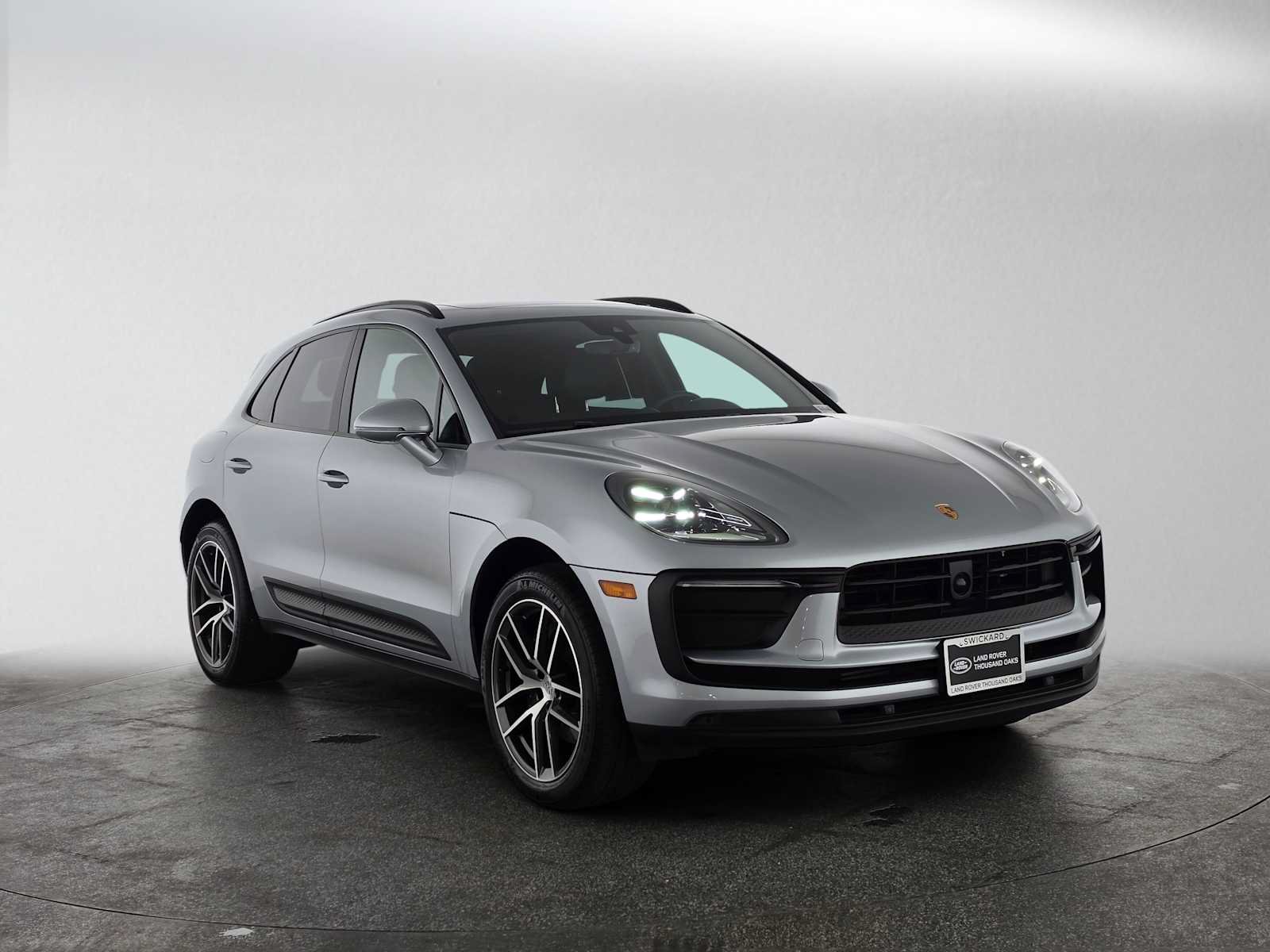 Used 2025 Porsche Macan AWD/4WD image 7