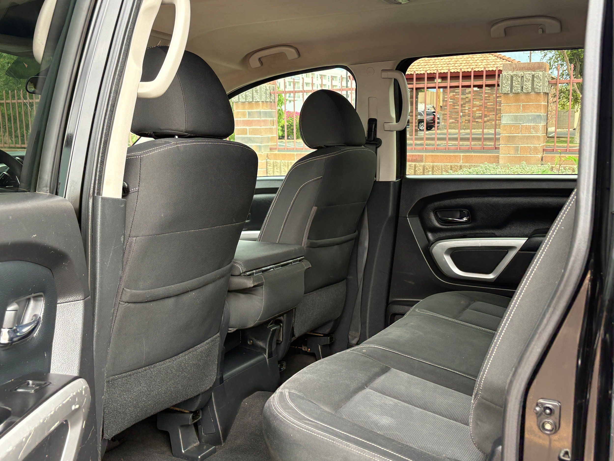 Used 2017 Nissan Titan SV RWD image 7