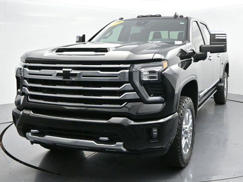 Used 2024 Chevrolet Silverado 2500 High Country w/ High Country Premium Package AWD/4WD image 2