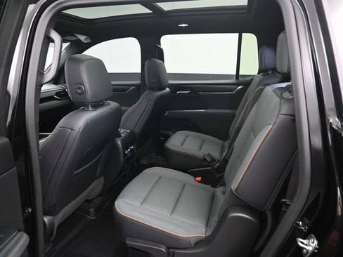 Used 2024 GMC Acadia AT4 w/ Luxury Package AWD/4WD image 10