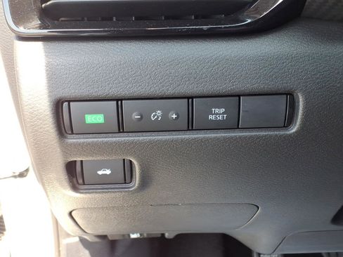 Used 2025 Nissan Sentra SV image 21