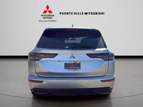 New 2026 Mitsubishi Outlander ES image 6