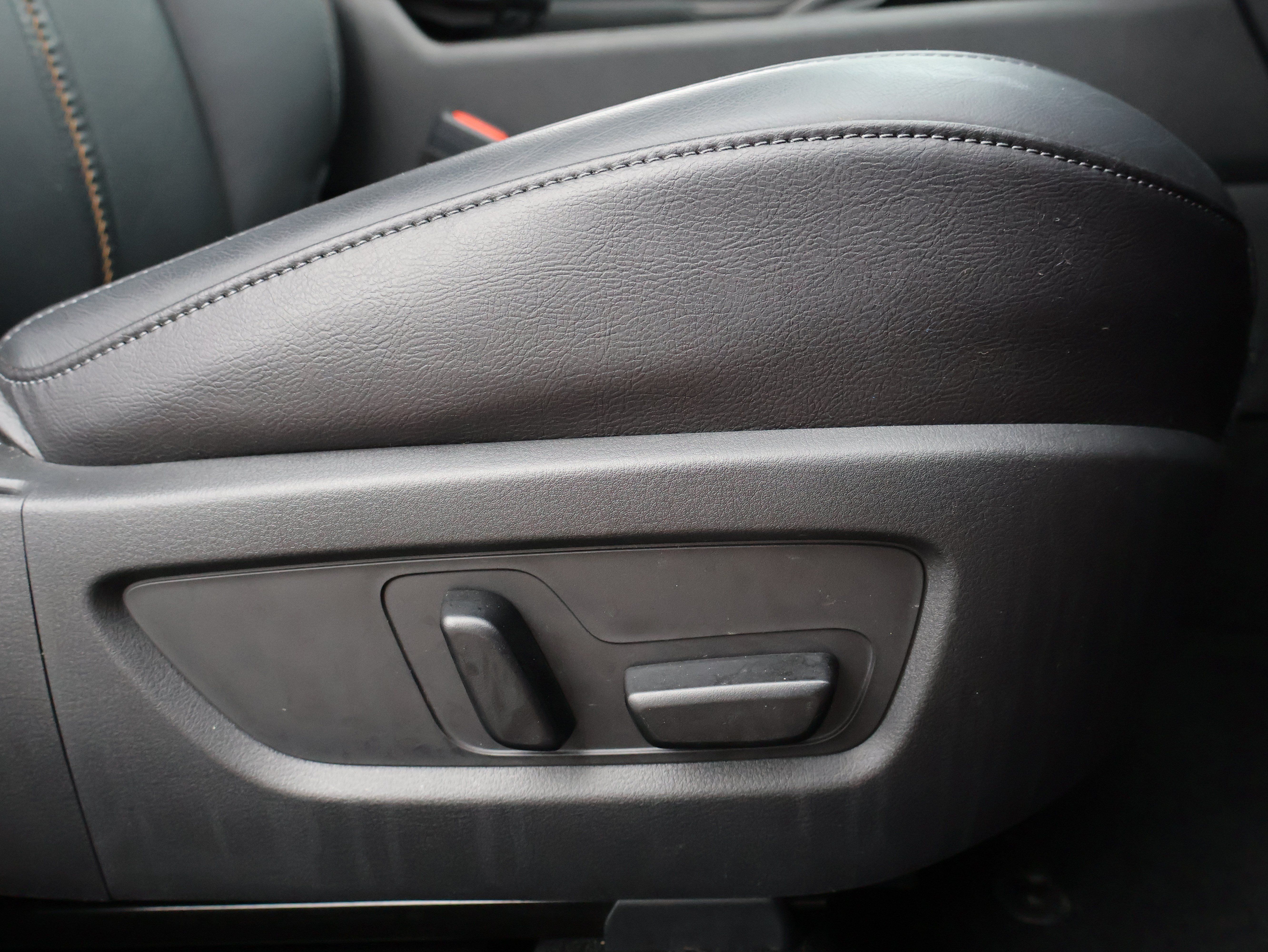 Used 2025 MAZDA CX-50 AWD 2.5 Hybrid w/ Premium Pkg image 9