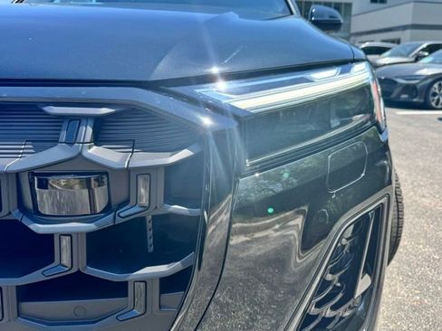 Used 2025 Audi SQ7 Premium Plus AWD/4WD image 12