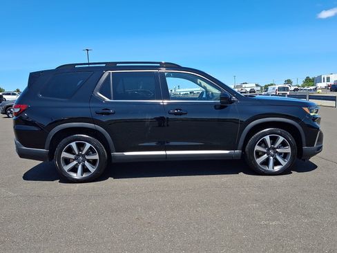 Used 2023 Honda Pilot Touring image 7