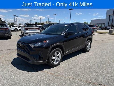 Used 2019 Toyota RAV4 LE FWD image 1