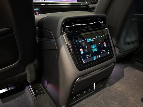 Used 2026 Cadillac Escalade IQ Sport 1 w/ LPO, ONYX Package image 13