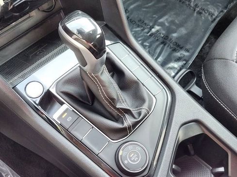 Used 2024 Volkswagen Taos SE AWD/4WD image 17