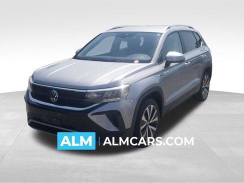 Used 2024 Volkswagen Taos SE FWD image 1