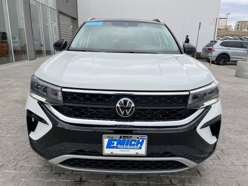 Certified 2024 Volkswagen Taos SE image 10