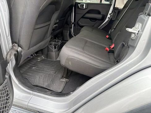 Used 2020 Jeep Wrangler Unlimited Sahara image 21