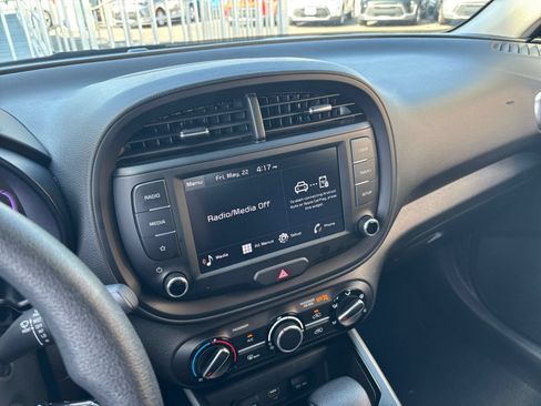 Used 2025 Kia Soul LX w/ LX Technology Package FWD image 20