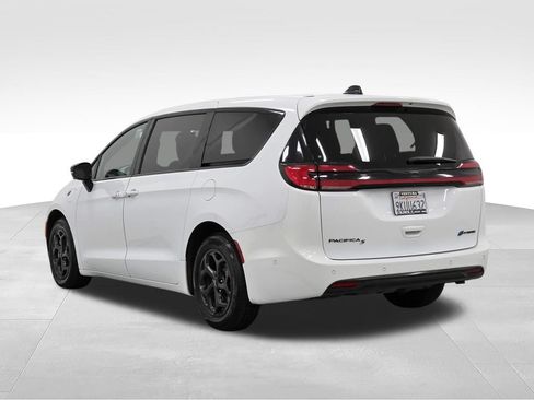 Used 2024 Chrysler Pacifica Limited FWD image 5