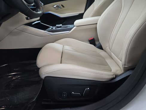 Used 2025 BMW 330i Sedan w/ M Sport Package image 27