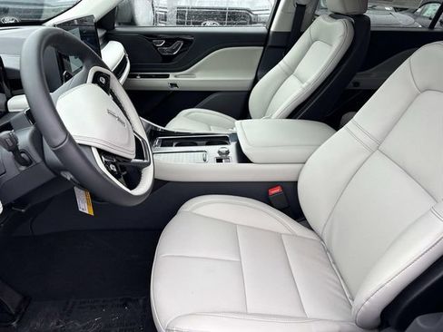 New 2026 Lincoln Aviator AWD w/ Jet Appearance Package image 24