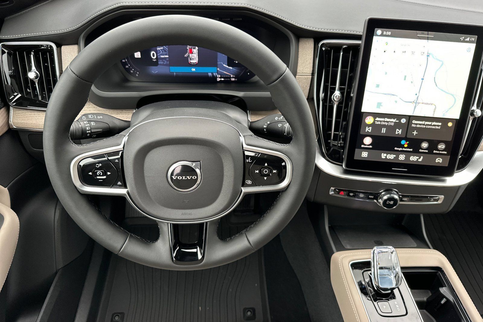 New 2026 Volvo XC90 T8 Plus w/ Protection Package Premier AWD/4WD image 13