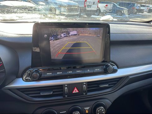 Used 2023 Kia Forte LX image 31