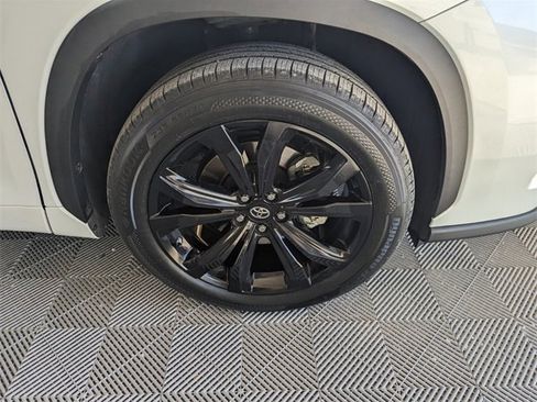 Used 2023 Toyota Highlander L image 21