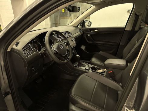Used 2021 Volkswagen Tiguan SE w/ Panoramic Sunroof Package AWD/4WD image 30