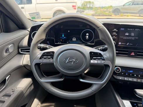 Used 2021 Hyundai Elantra SEL w/ Convenience Package FWD image 18