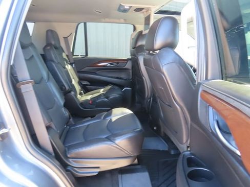 Used 2020 Cadillac Escalade Premium Luxury w/ Escalade Sport Edition AWD/4WD image 31