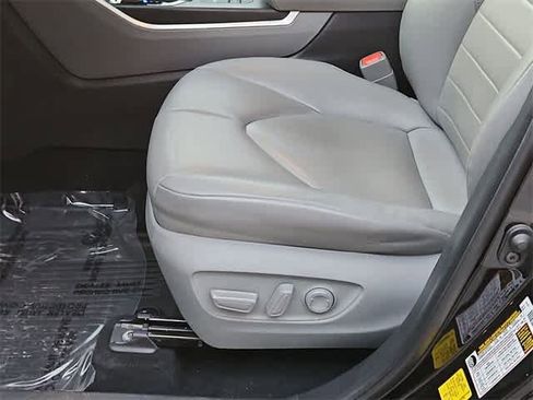 Used 2022 Toyota Highlander XLE image 18