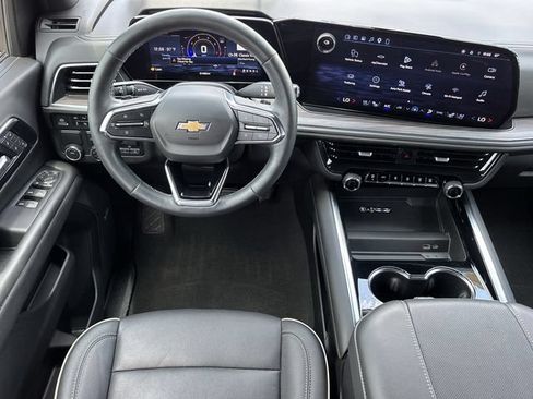 Used 2025 Chevrolet Tahoe Premier RWD image 13