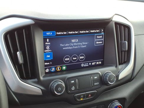 Used 2024 GMC Terrain SLT AWD/4WD image 18