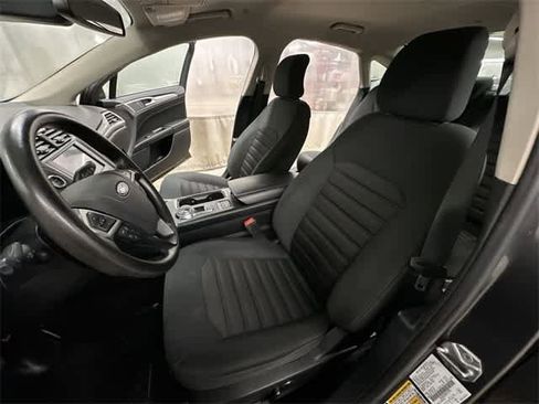 Used 2019 Ford Fusion SE image 17