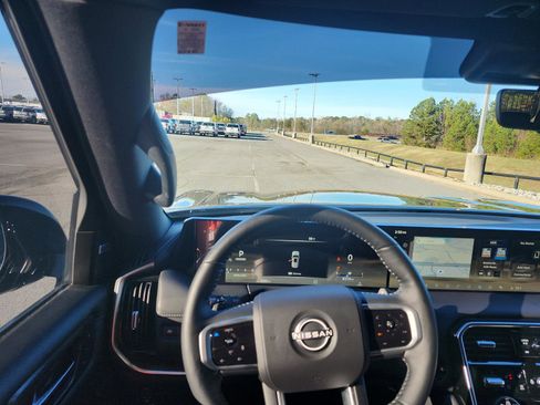 Used 2025 Nissan Armada Platinum image 12