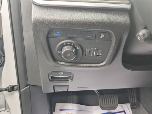 Used 2022 Jeep Grand Cherokee Overland w/ Advanced Protech Group III image 14