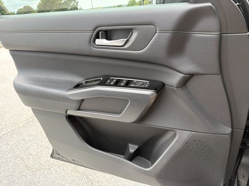 Used 2024 Nissan Pathfinder SL w/ SL Premium Package FWD image 19