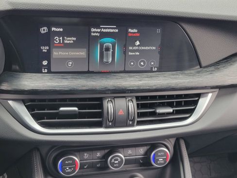 Used 2024 Alfa Romeo Stelvio Sprint image 9