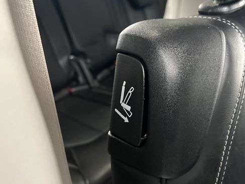 Used 2024 Chrysler Pacifica Touring-L image 23