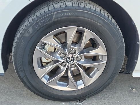 Used 2023 Toyota Sienna LE image 21