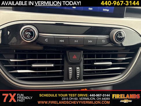 Used 2022 Ford Escape SE w/ SE Sport Appearance Package image 18