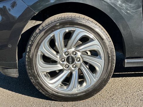 Used 2024 Lincoln Navigator Premiere AWD/4WD image 45