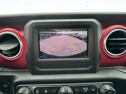 Used 2020 Jeep Wrangler Unlimited Rubicon w/ Cold Weather Group AWD/4WD image 17