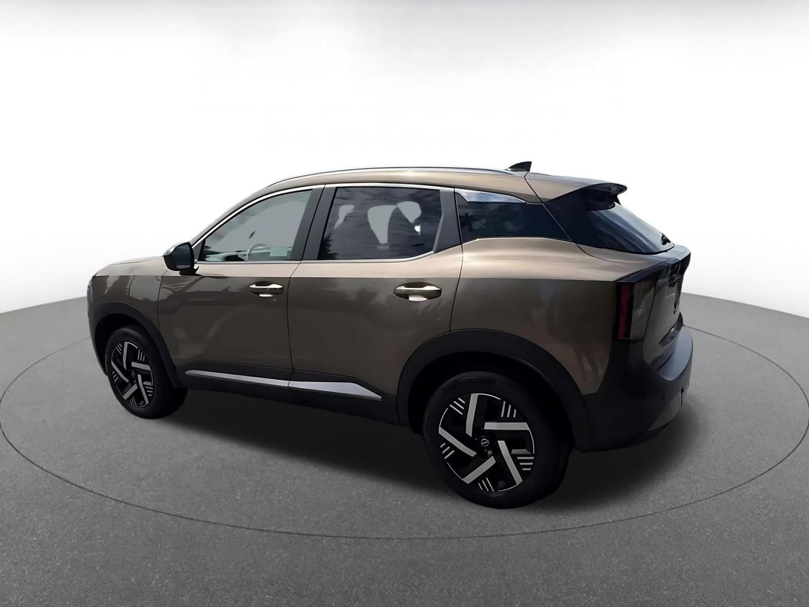 Used 2026 Nissan Kicks SV w/ Cold Weather Package FWD image 9