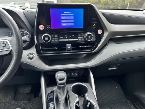 Used 2023 Toyota Highlander L image 8