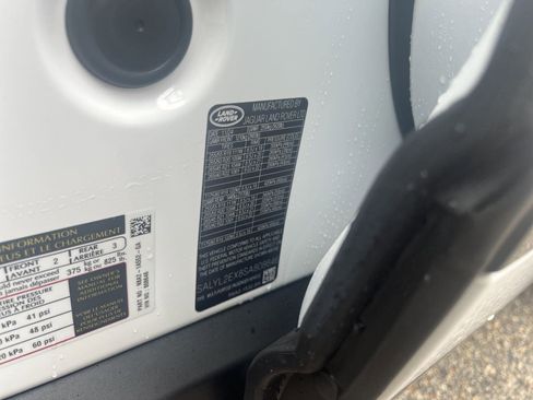 New 2025 Land Rover Range Rover Velar Dynamic SE image 17