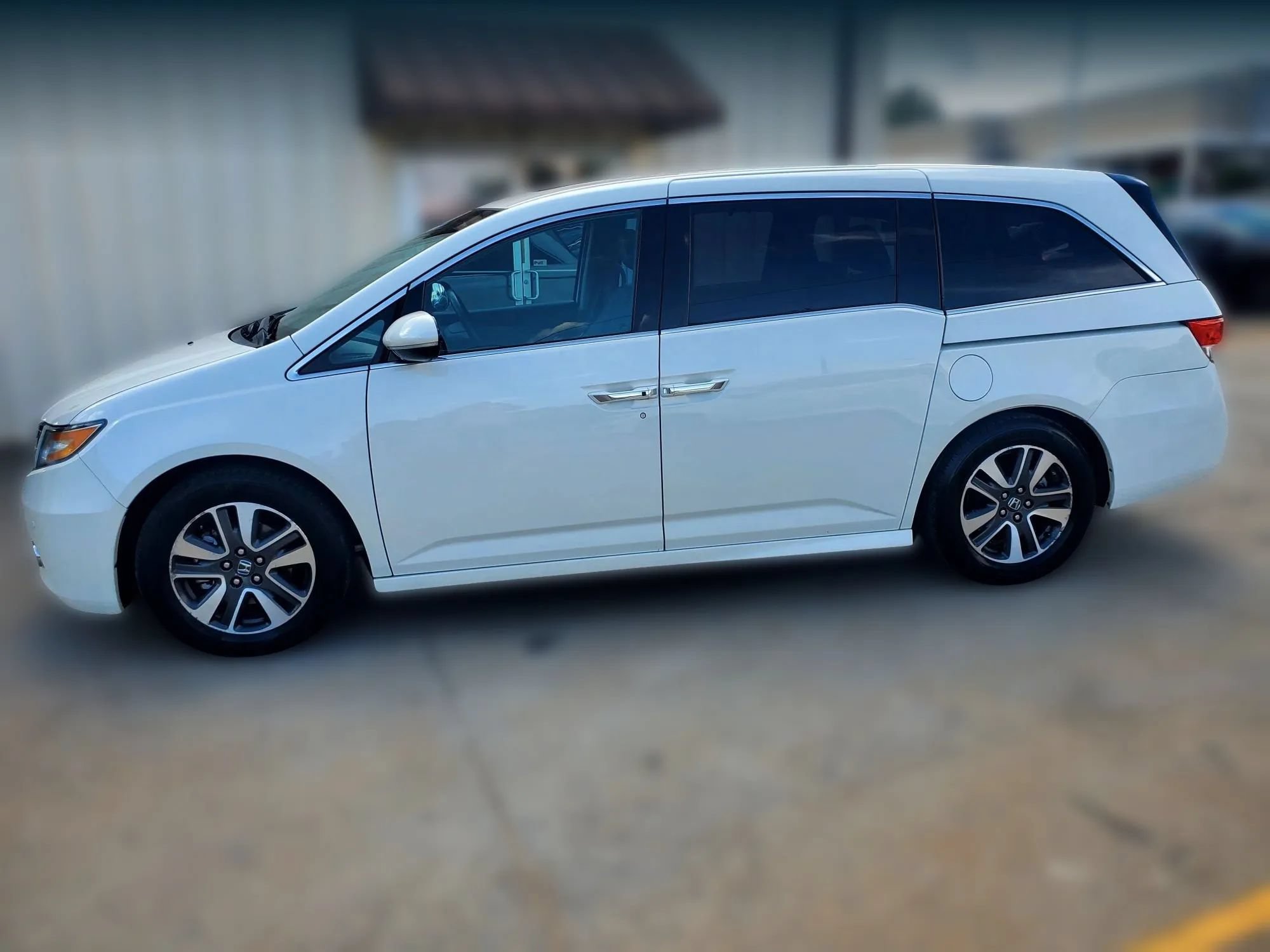 Used 2015 Honda Odyssey Touring Elite image 11