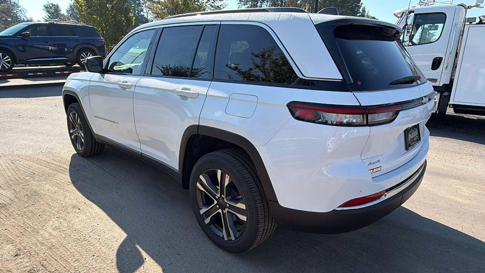 New 2027 Jeep Grand Cherokee Laredo X AWD/4WD image 10