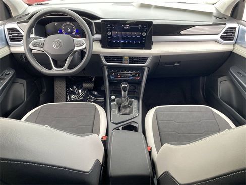 New 2025 Volkswagen Taos SE image 11