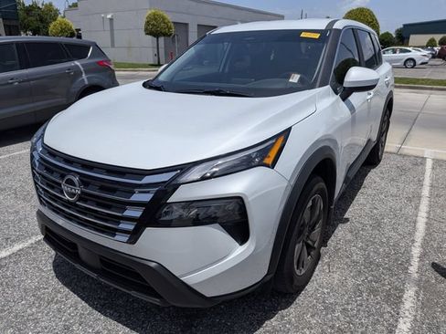 Used 2026 Nissan Rogue SV FWD image 2