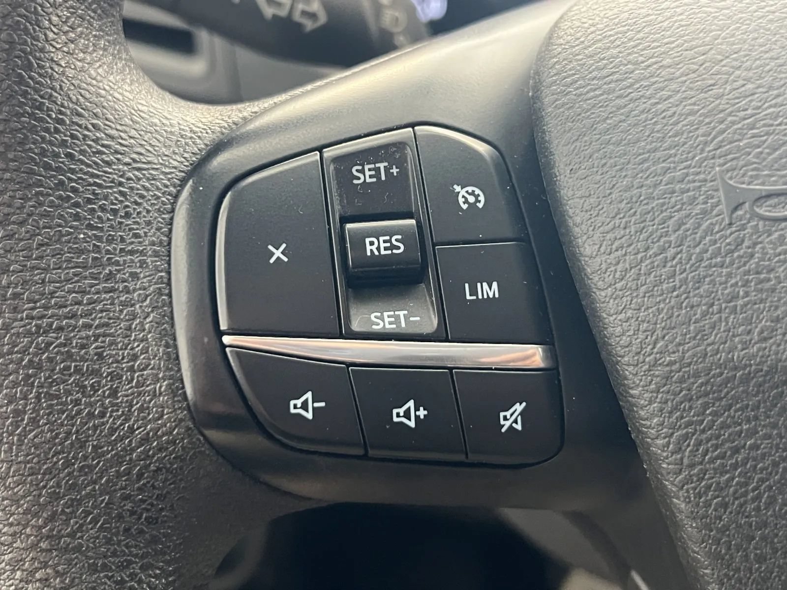 Used 2025 Ford Transit 250 148 Medium Roof RWD image 32